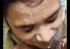 Desi sweeping ayesha facial her face with bf cum
