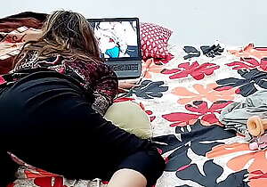 INDIAN COLLEGE GIRL HAS AN Clamber up WHILE WATCHING DESI PORN ON LAPTOP