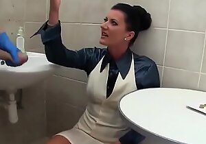 Glamorous date a review babe cocksucking in go to the powder-room part 3