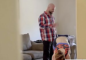 Daddys Lil Benefactor - Tempting Step Dad In all directions Fuck During Workout S2:E5