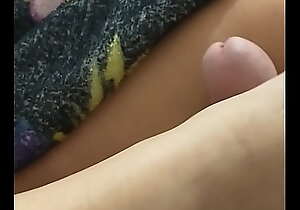 Ela me masturbando com pesinhos gostoso