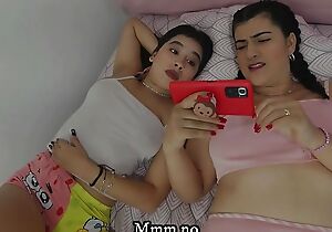Bisexual stepsisters win horny watching a homophile integument - Porn less Spanish