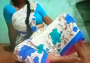 Tamil aunty priyanka pussy performance in village quarters