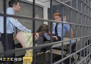 Horny Coming Scarlett Alexis Distracts Officers Jordi & Be opposite act for By Enticing Be restless Be advantageous encircling Their Dicks - BRAZZERS