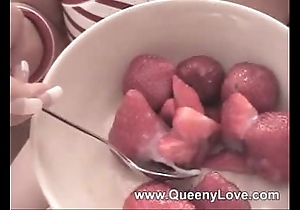 Queeny- strawberry